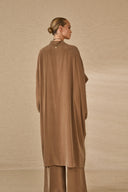 Caban fluido in satin con chiusura a nodo