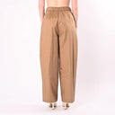 Pantaloni ampi con pinces