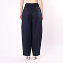 Pantaloni ampi con pinces