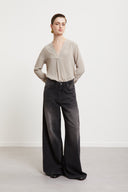 Blusa fluida con scollo a V