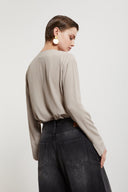 Blusa fluida con scollo a V