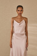 Top satin con scollo morbido e spalline