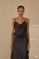 Top satin con scollo morbido e spalline