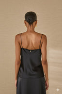 Top satin con scollo morbido e spalline