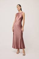 Abito lungo con scollo sulla schiena