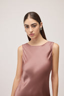 Abito lungo con scollo sulla schiena