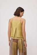 Top fluido con spalline sottili