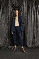 Pantalone blu a gamba dritta