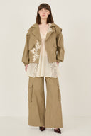 Pantalone cargo con tasche applicate