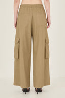 Pantalone cargo con tasche applicate