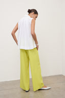 pantalone largo con pince
