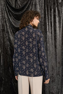 Camicia blu dal design essenziale