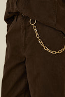 Pantalone dritto con catena decorativa