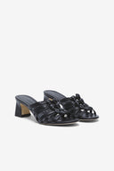 Sandalo elegante con nodi