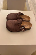 Ciabatte in suede con fibbia