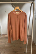 Cardigan rosa con lavorazione morbida