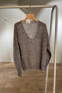 Maglia grigia scollo a V con applicazioni