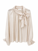 Blusa fluida con fiocco al collo