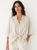 Camicia a righe con nodo frontale