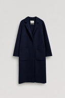 Cappotto blu dalla linea pulita