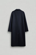 Cappotto blu dalla linea pulita