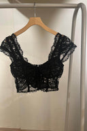 Top corto nero in pizzo