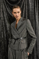 Giacca antracite dal design essenziale