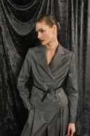 Giacca antracite dal design essenziale