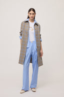 Capospalla monopetto con bottoni coperti