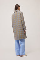 Capospalla monopetto con bottoni coperti